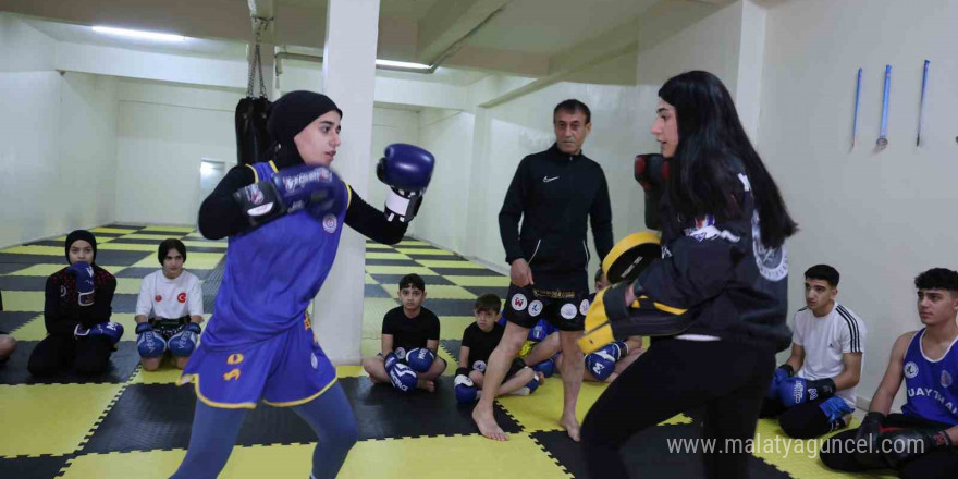 ’Dangal’ Elazığ’da yeniden yazıldı: Kalp krizi geçiren baba, 3 şampiyon kız yetiştirdi