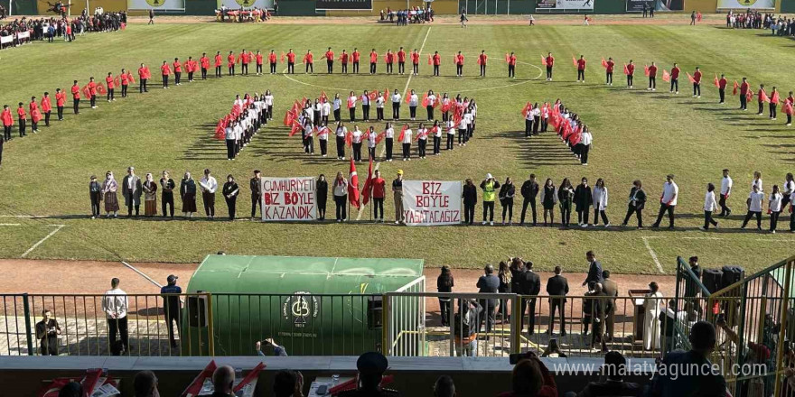 Darıca’da Cumhuriyet’in 101. yılına coşkulu kutlama