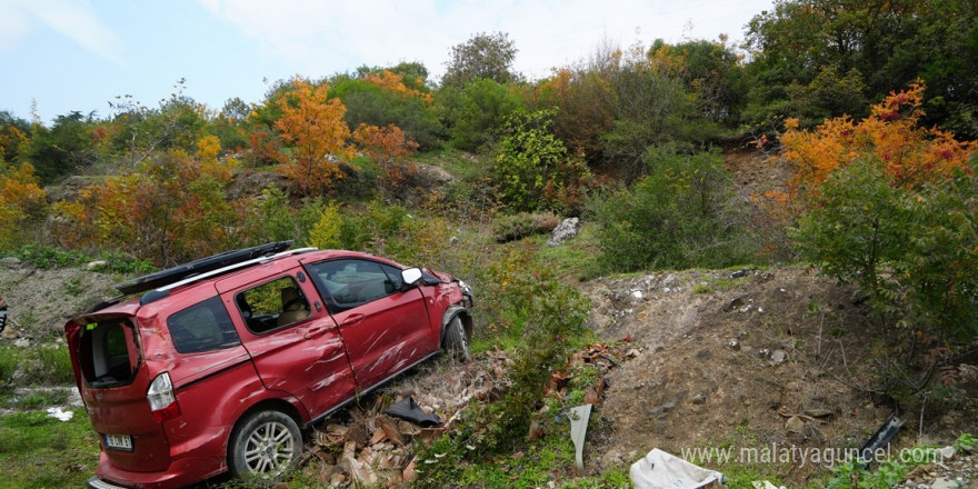 Dedesinin ticari aracını kaçıran çocuk şarampole uçarak hastanelik oldu