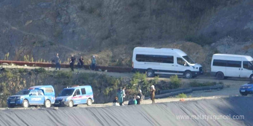 Defne yaprağı toplamak için gittiği ormanda kaybolan kadını jandarma buldu