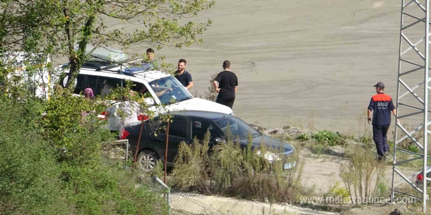 Defne yaprağı toplamak için gittiği ormanda kaybolan kadını jandarma buldu