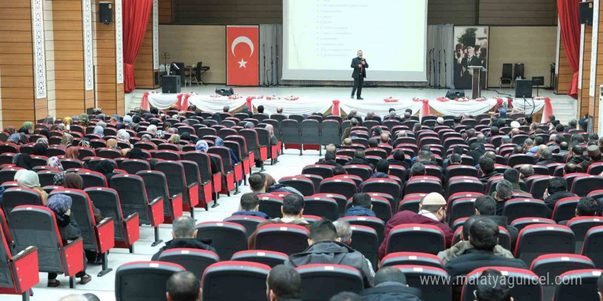 'Değerleriyle Güçlü Ailem' konulu konferans verildi