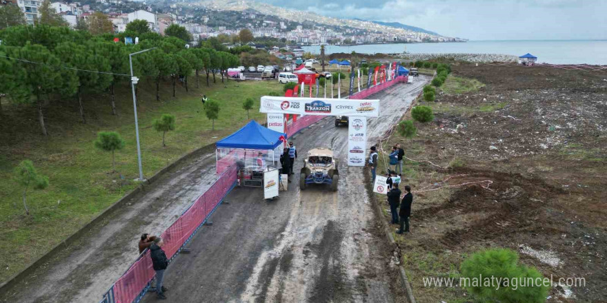 Deniz kenarında yapılan zorlu Off-Road yarışları nefesleri kesti