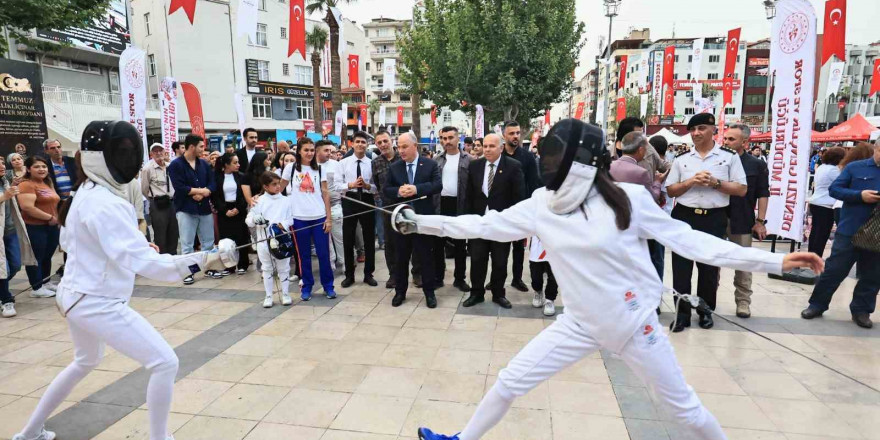 Denizli 19 Mayıs coşkusunu Gençlik ve Spor Festivalinde yaşadı