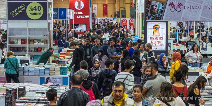 Denizli Büyükşehirin düzenlediği Kitap Fuarına Denizlililer akın etti