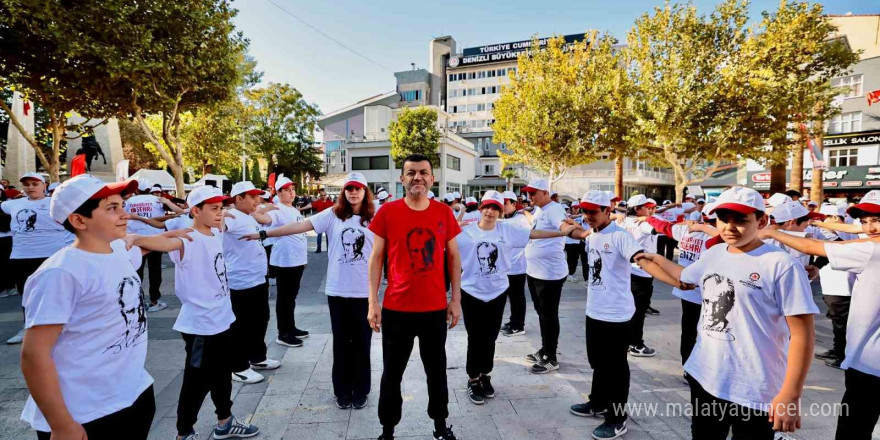 Denizli’de 400 öğrenciden 29 Ekim Cumhuriyet Bayramına özel koreografi