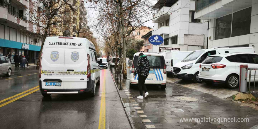 Denizli’de 6. kattan kendisini aşağıya bırakan genç hayatını kaybetti