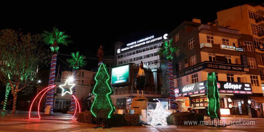 Denizli’de cadde ve sokaklar yeni yılı ışıl ışıl karşılıyor