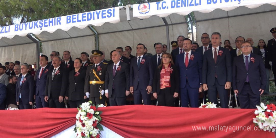 Denizli’de Cumhuriyetin 101. yılı coşkuyla kutlandı