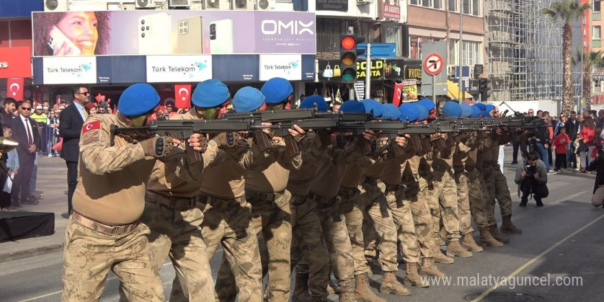 Denizli’de Cumhuriyetin 101. yılı coşkuyla kutlandı