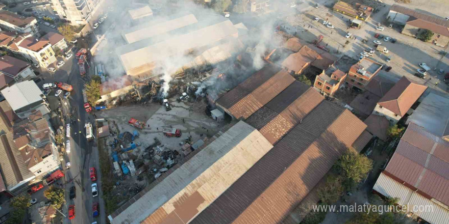 Denizli’de metal fabrikasındaki yangın kontrol altına alındı