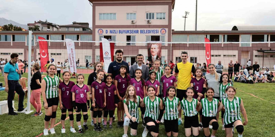 Denizli’de voleybol şenliği