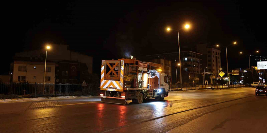 Denizli’de yol çizgileri yenileniyor