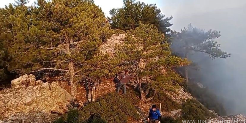 Denizli’deki orman yangınını söndürmek için vatandaşlar seferber oldu