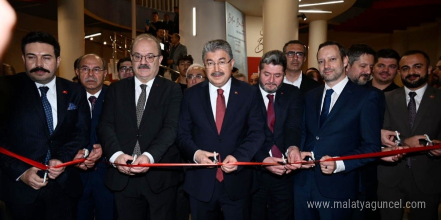 Depremde hasar gören Bela Bartok Konferans ve Sergi Salonu yeniden açıldı