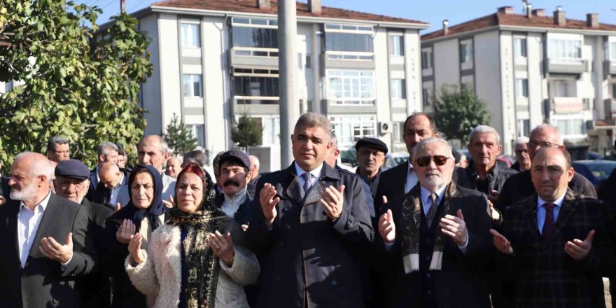 Depremde hasar gören cami