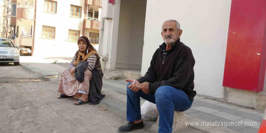 Depremle sarsılan Malatya’da vatandaşların sokaklardaki bekleyişi sürüyor