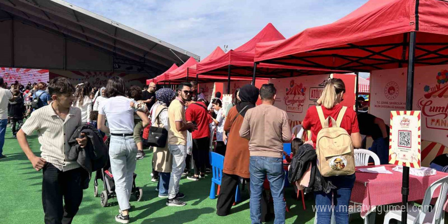 Depremzede çocuklar Cumhuriyet Panayırı’nda doyasıya eğlendi