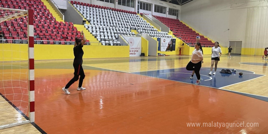 Depremzede kızların hedefi  1. Lige yükselip şehrin umudu olmak