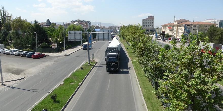 Dev rüzgar gülü türbinleri böyle taşındı