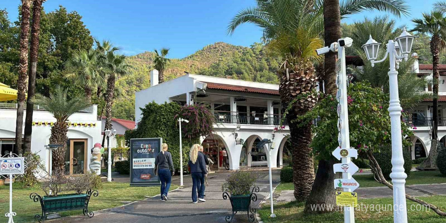 Dev yolcu gemisi Marmaris’e demir attı