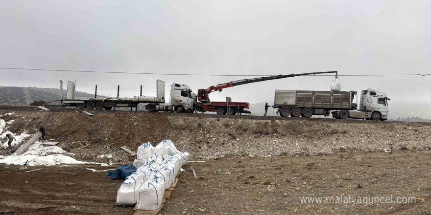 Devrilen sürücüsü yaralandı, 27 ton şeker ziyan oldu