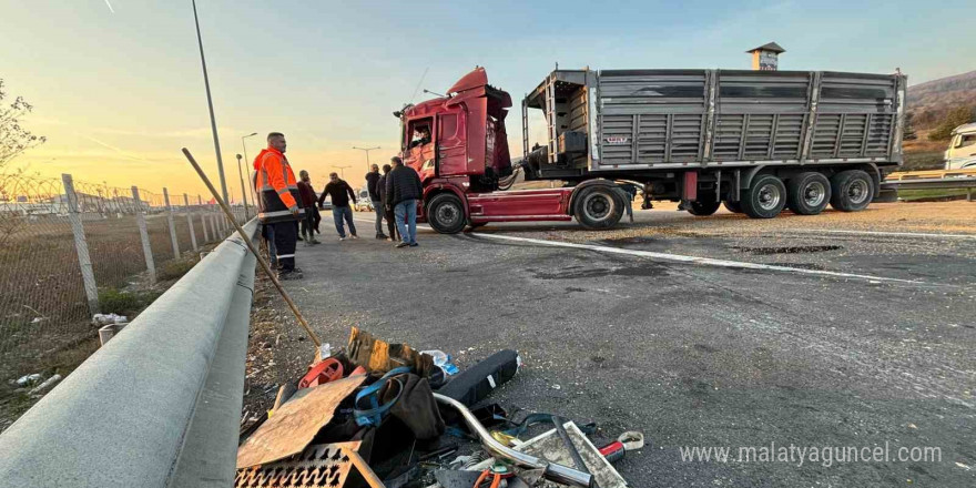 Devrilen tır kaldırıldı, TEM Otoyolu trafiğe açıldı