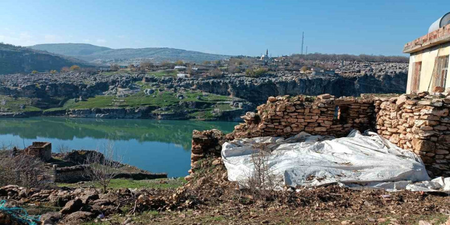 Dicle ilçesi ile köyleri yakınlaştıran köprü yapılmayı bekliyor