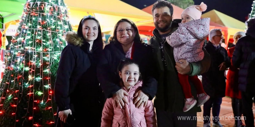 Didim’de binlerce kişi yeni yıl coşkuunu Başkan Gençay ile birlikte yaşadı