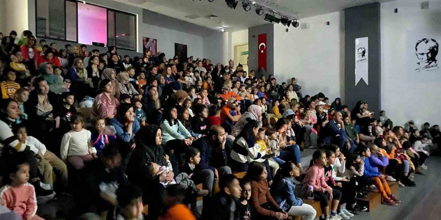 Didim’de çocuklar için sinema günleri devam ediyor