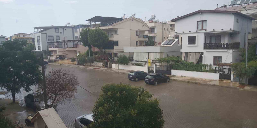 Didim’de sağanak yağış etkili oldu