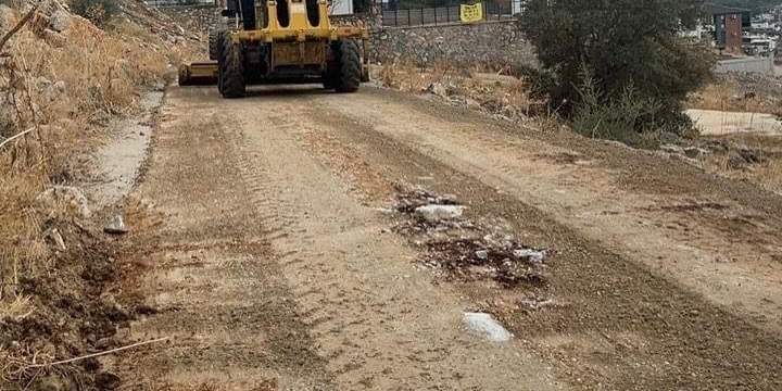 Didim’de sağanak yağıştan sonra zarar gören yollar onarıldı