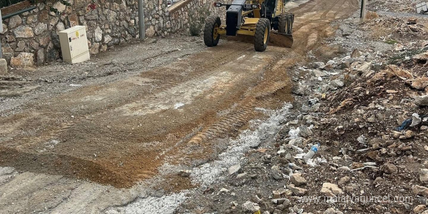 Didim’de sağanak yağıştan sonra zarar gören yollar onarıldı