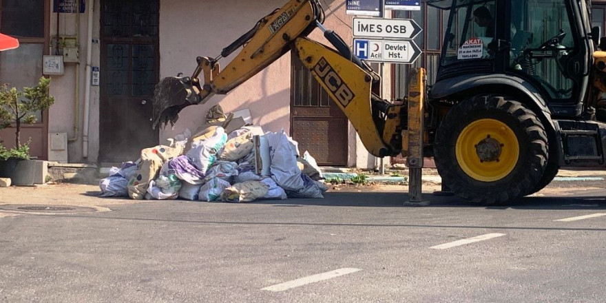 Dilovası’nda molozlar toplanıyor