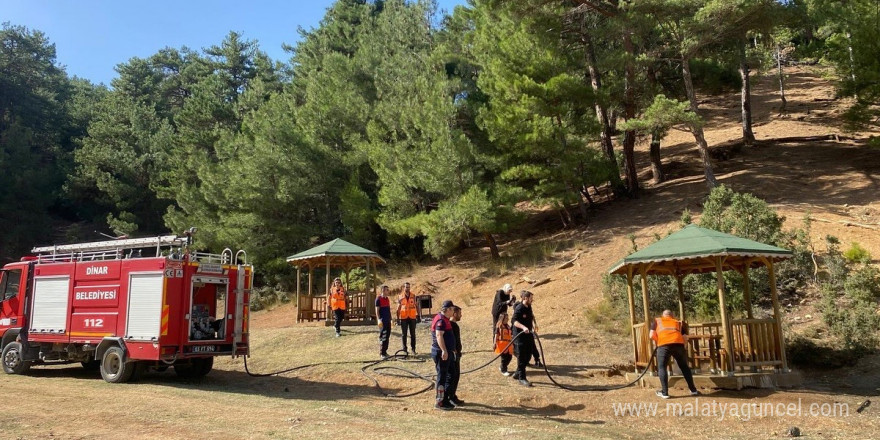 Dinar’daki ormanlık alanlarda çöpler temizlendi