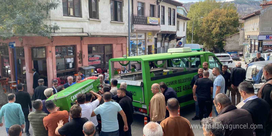 Dini nikahlı eşi tarafından öldürülen kadın son yolculuğuna uğurlandı