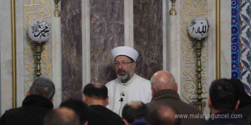 Diyanet İşleri Başkanı Erbaş, Bakü Şehitlik Camii’nde vatandaşlarla bir araya geldi