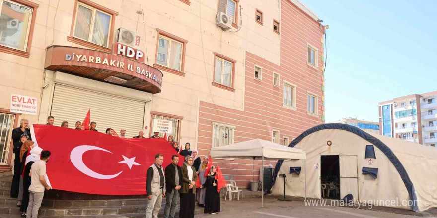 Diyarbakır anneleri TUSAŞ saldırısı nedeniyle PKK’yı lanetledi