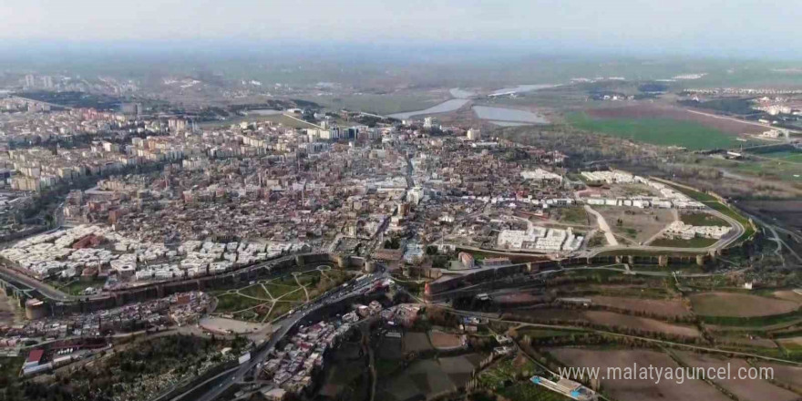 Diyarbakır Surları ve On Gözlü Köprü’nün yapılışı yapay zeka ile canlandırıldı