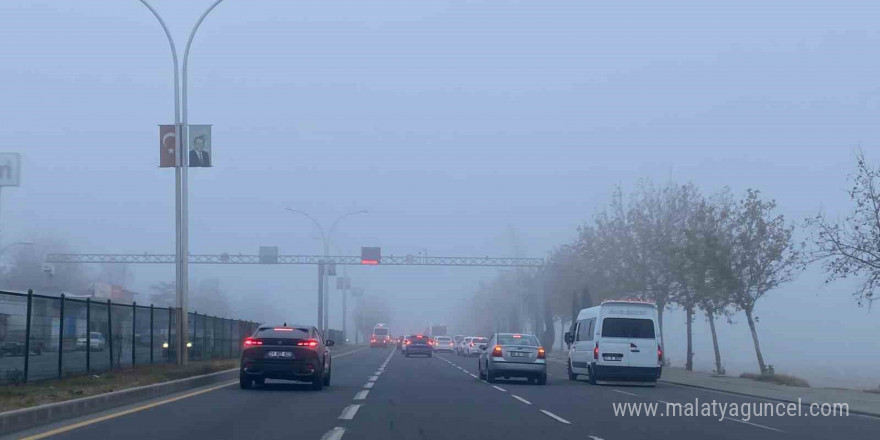 Diyarbakır’da 3 gündür yoğun sis aralıksız devam ediyor