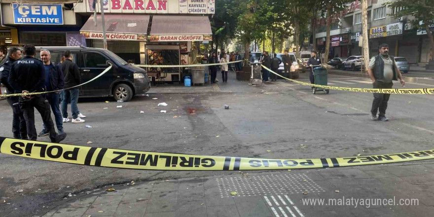 Diyarbakır’da 3 kişiyi bıçaklayan saldırgan polis tarafından etkisiz hale getirildi