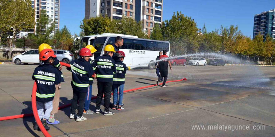 Diyarbakır’da çocuklar için trafik ve itfaiye güvenliği eğitimi düzenlendi