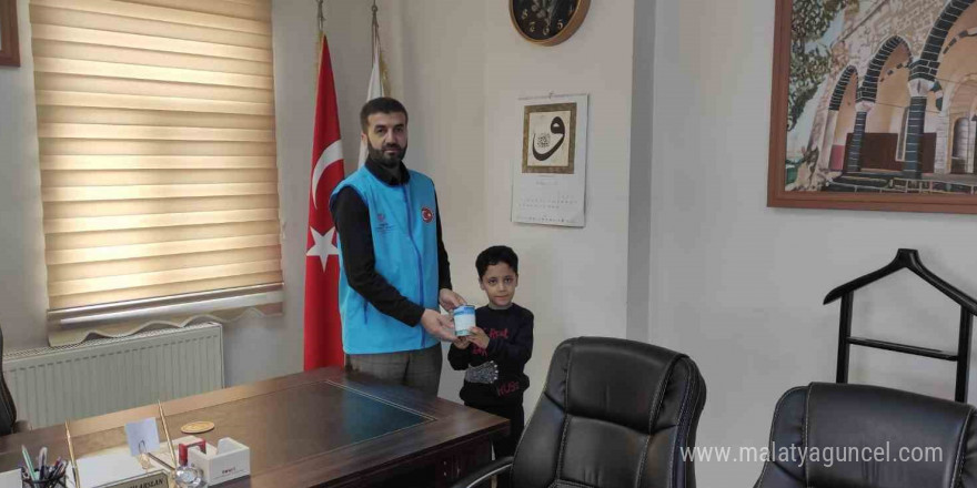 Diyarbakır’da harçlıklarını biriktiren çocuk, parasını Filistinli akranlarına gönderdi