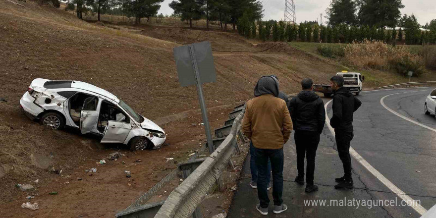 Diyarbakır’da hasta ziyaretine giden arkadaşlar kaza yaptı: 3