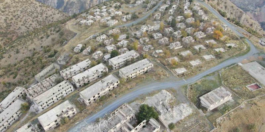 Diyarbakır’da İtalyan ve Polonyalıların 11 yıl kaldığı köy havadan görüntülendi