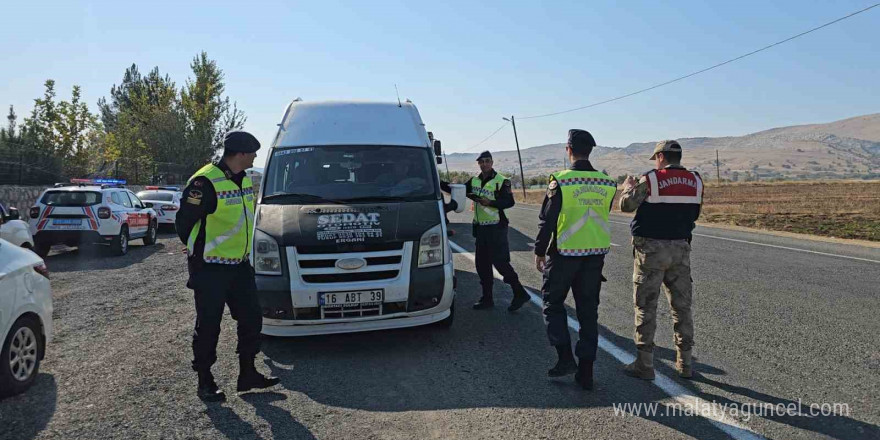 Diyarbakır’da jandarma denetiminde 8 asker kaçağı tespit edildi