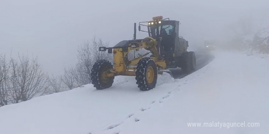 Diyarbakır’da kar yağışı nedeniyle kapanan 105 kilometrelik yol ulaşıma açıldı