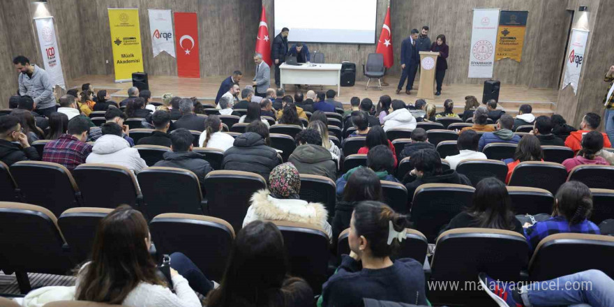 Diyarbakır’da ’Müziksel Yeteneğin Belirlenmesi ve Önemi’ paneli düzenlendi