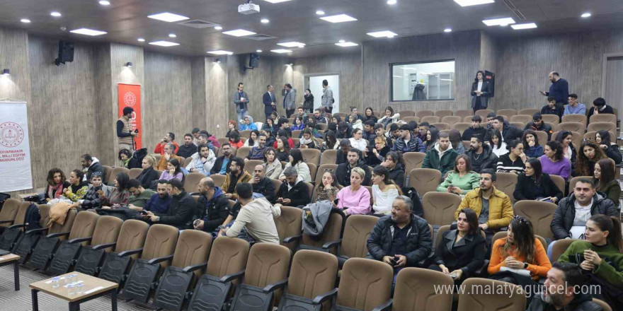 Diyarbakır’da ’Müziksel Yeteneğin Belirlenmesi ve Önemi’ paneli düzenlendi