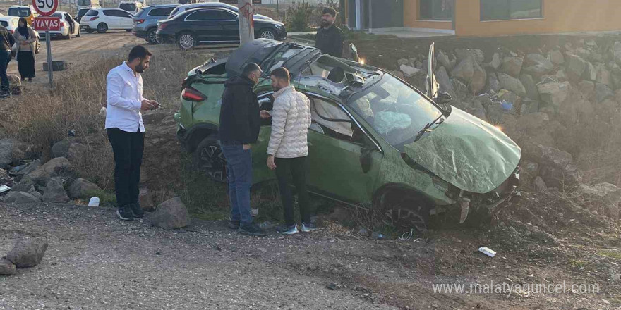 Diyarbakır’da otomobil takla attı: 3 yaralı